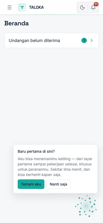 Beranda lapangan di layar ponsel — pekerjaan hari ini, tanpa menu.